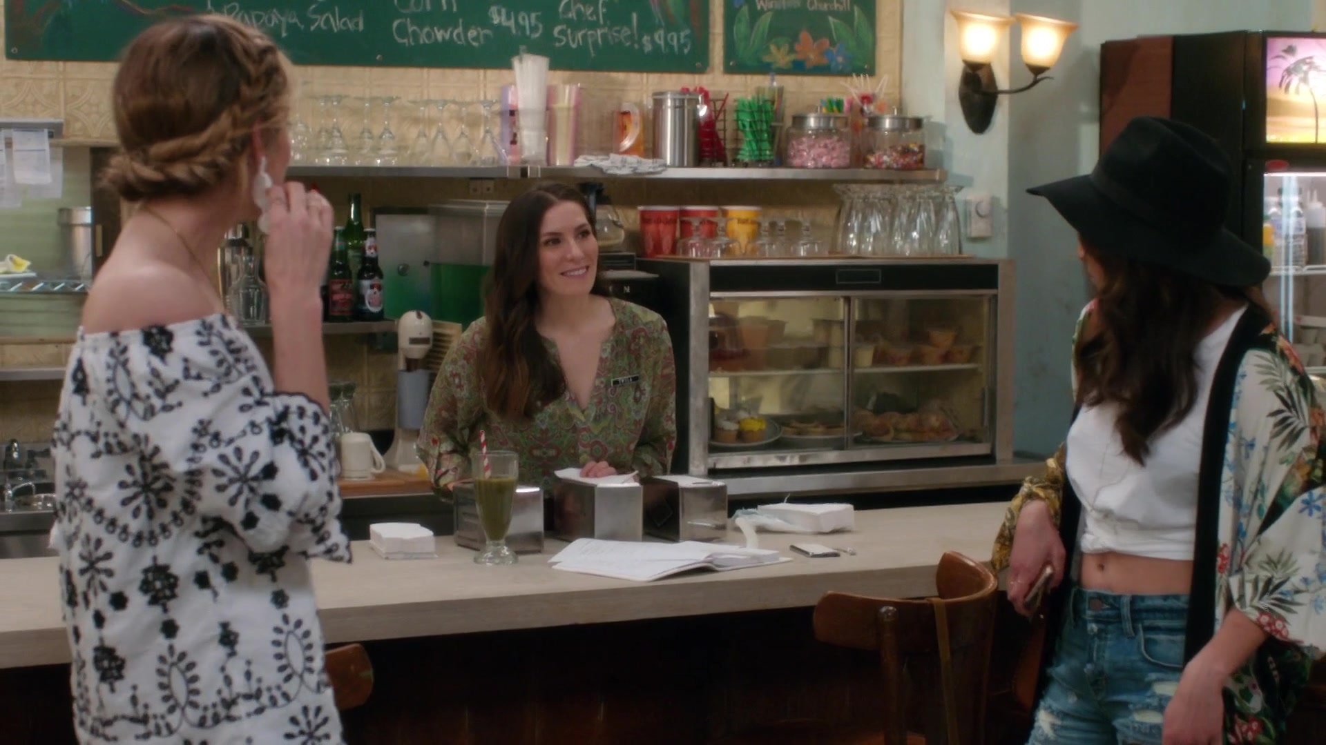 SchittsCreek4x10_0026.jpg